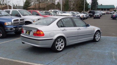 2003 BMW 325  i