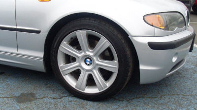 2003 BMW 325  i