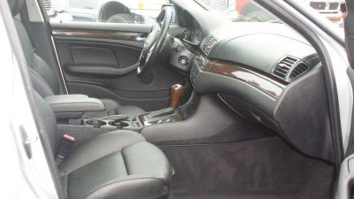 2003 BMW 325  i
