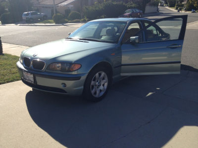 2004 BMW 325  i