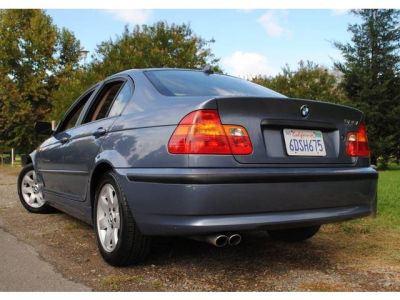 2004 BMW 325  i