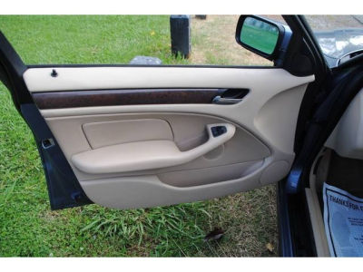 2004 BMW 325  i