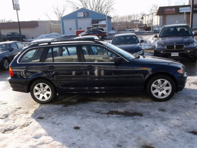 2002 BMW 325  xiT