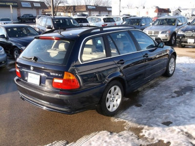 2002 BMW 325  xiT