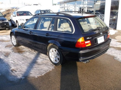 2002 BMW 325  xiT