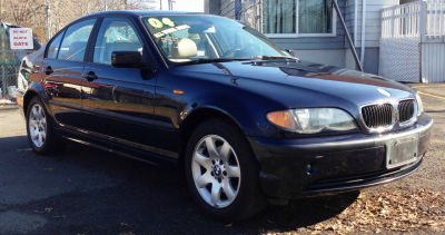 2004 BMW 325  xi