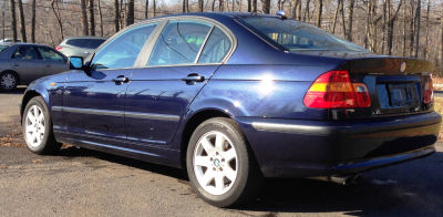 2004 BMW 325  xi