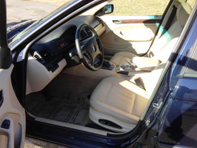 2004 BMW 325  xi