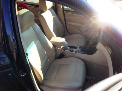 2004 BMW 325  xi