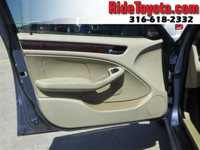 2005 BMW 325  i