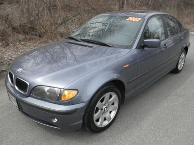 2002 BMW 325  xi