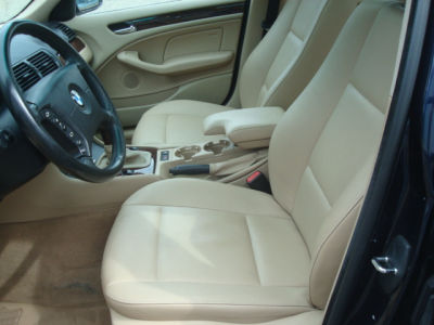 2004 BMW 325  xi