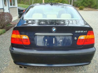 2004 BMW 325  xi