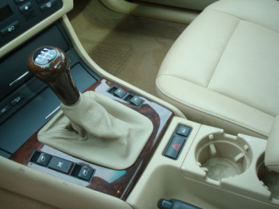 2004 BMW 325  xi