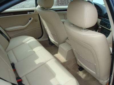 2004 BMW 325  xi