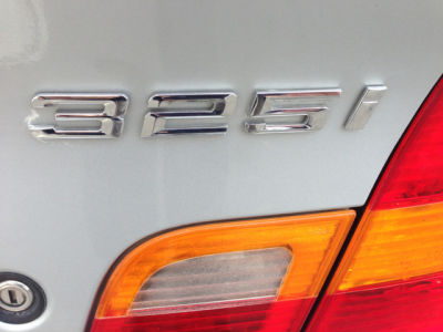 2003 BMW 325 i