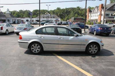 2003 BMW 325  i