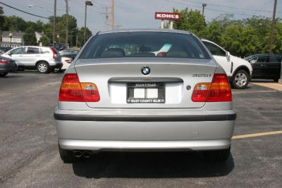 2003 BMW 325  i