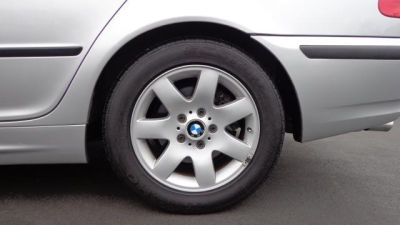 2004 BMW 325 i