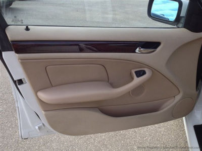 2004 BMW 325  i