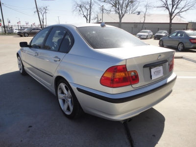2004 BMW 325  i