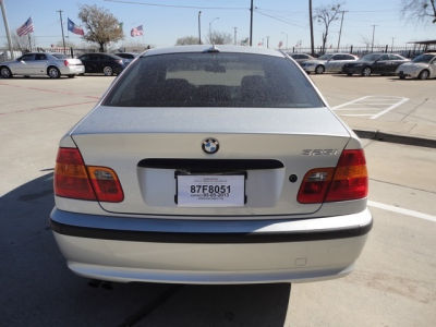 2004 BMW 325  i
