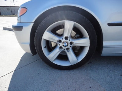 2004 BMW 325  i