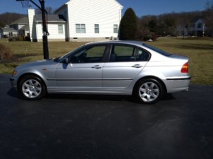 2003 BMW 325  xi