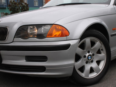 2001 BMW 325  i