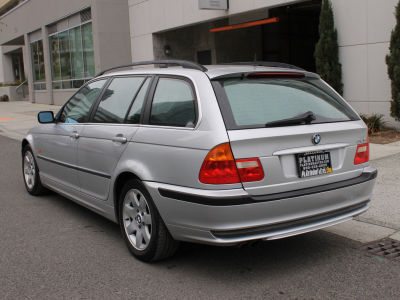 2001 BMW 325  i