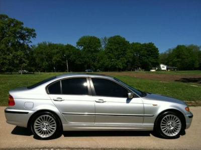 2003 BMW 325  xi