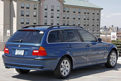 2002 BMW 325  xiT