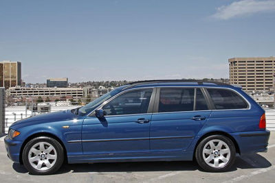 2002 BMW 325  xiT