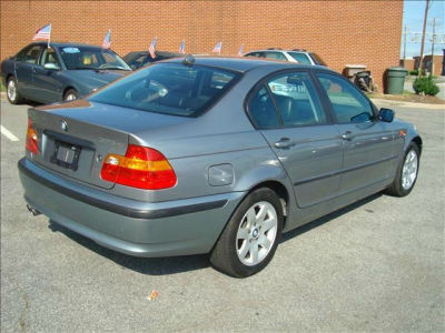 2004 BMW 325  xi