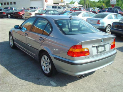 2004 BMW 325  xi