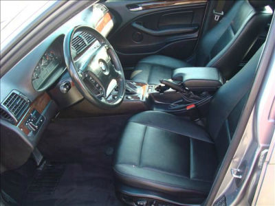 2004 BMW 325  xi