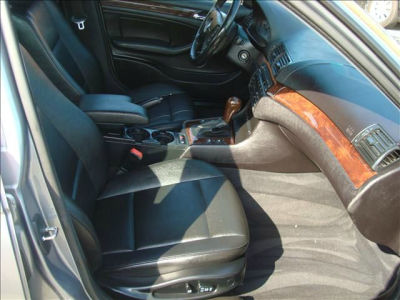 2004 BMW 325  xi