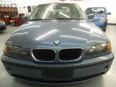 2003 BMW 325  xi