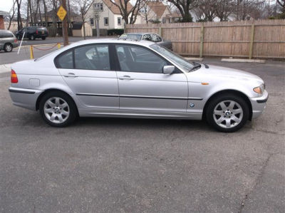 2002 BMW 325  xi