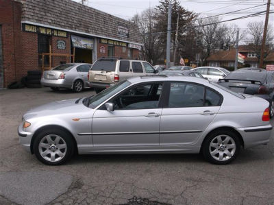 2002 BMW 325  xi