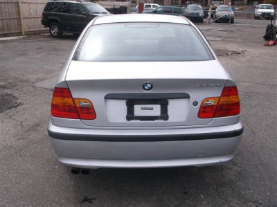 2002 BMW 325  xi