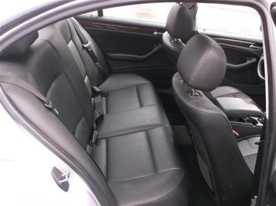 2002 BMW 325  xi