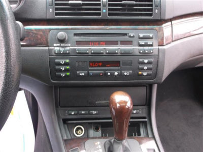 2002 BMW 325  xi
