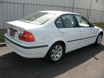 2002 BMW 325 i