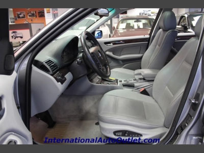 2003 BMW 325  i