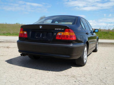2003 BMW 325  xi