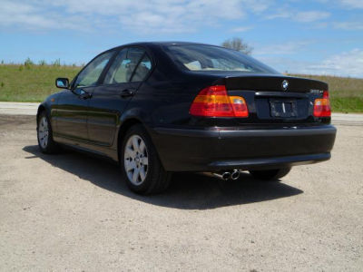 2003 BMW 325  xi