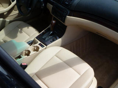 2003 BMW 325  xi