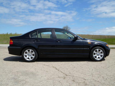 2003 BMW 325  xi