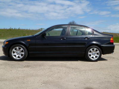 2003 BMW 325  xi